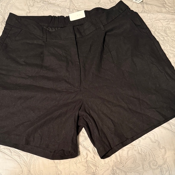 Old Navy Black Women's Shorts - Picture 1 of 3